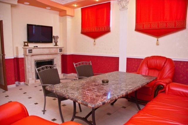 Hotel Coliseum Khmelʼnytsʼkyy Esterno foto