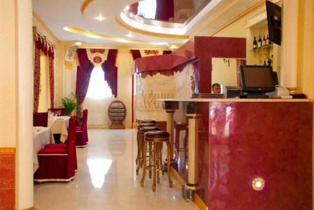 Hotel Coliseum Khmelʼnytsʼkyy Esterno foto